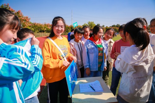 201909【五中社團(tuán)喜迎新 莘莘學(xué)子顯風(fēng)采——阜陽五中舉行2019年社團(tuán)納新大會(huì)】2000k 阜陽日?qǐng)?bào) 阜陽發(fā)布 特約攝影 凡偉 18844908911-11 (7)_conew1.jpg