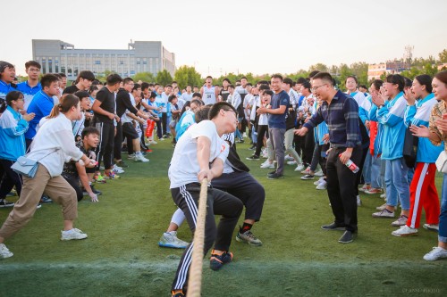 201909【手握長繩氣蓋世 腳踏綠茵震長空——阜陽五中2018級高二學生舉行秋季拔河比賽】2000k 阜陽日報 阜陽發(fā)布 特約攝影 凡偉 18844908911-17 (14)_conew1.jpg