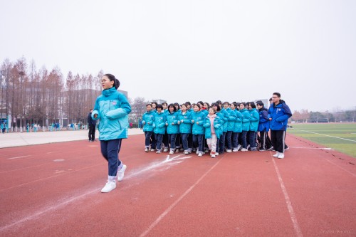 201912【強(qiáng)健體魄 淬煉精神——阜陽五中舉行高一 高二年級跑操比】潁州晚報(bào) 阜陽日報(bào) 阜陽發(fā)布 特約攝影記者 凡偉 18844908911-9_conew1.jpg