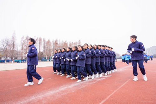 201912【強(qiáng)健體魄 淬煉精神——阜陽五中舉行高一 高二年級跑操比】潁州晚報(bào) 阜陽日報(bào) 阜陽發(fā)布 特約攝影記者 凡偉 18844908911-4_conew1.jpg