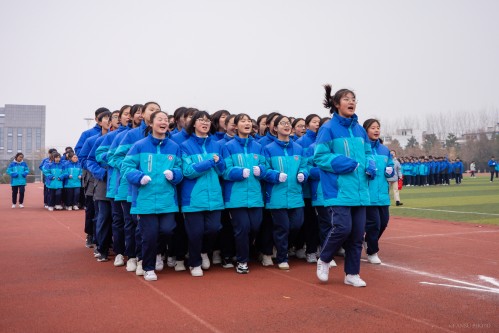 201912【強(qiáng)健體魄 淬煉精神——阜陽五中舉行高一 高二年級跑操比】潁州晚報(bào) 阜陽日報(bào) 阜陽發(fā)布 特約攝影記者 凡偉 18844908911-2_conew1.jpg